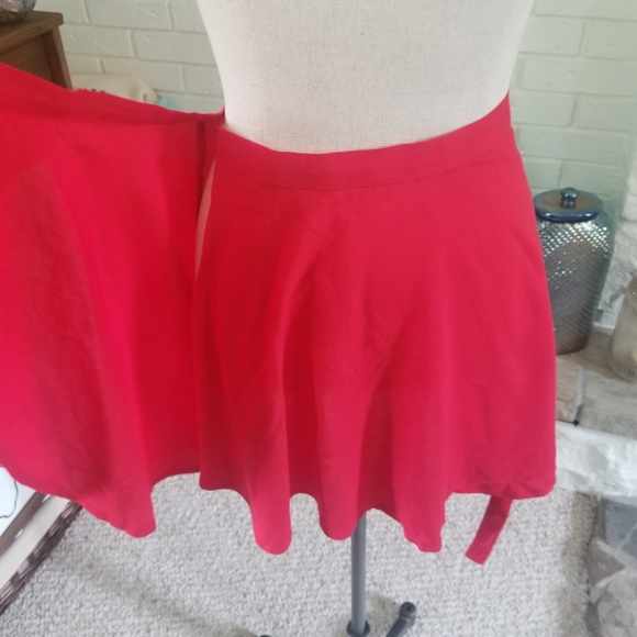 Red wrap circle skirt. - Picture 2 of 5